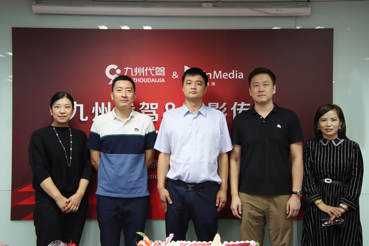 1662111583478030796.jpg 合影.jpg